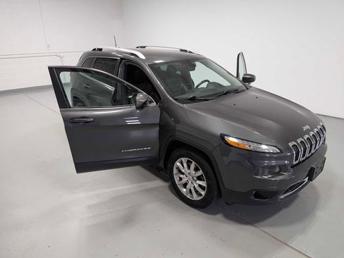 Used 2017 Jeep Cherokee Limited AWD/4WD image 16
