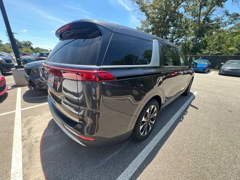 Used 2024 Kia Carnival EX FWD image 8