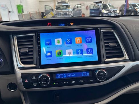 Used 2019 Toyota Highlander Limited Platinum w/ Carpet Mat Package (TMS) AWD/4WD image 14