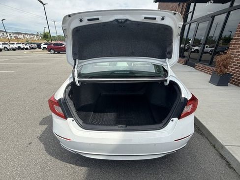 Used 2018 Honda Accord Touring image 12