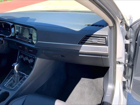 Used 2024 Volkswagen Jetta SE FWD image 19