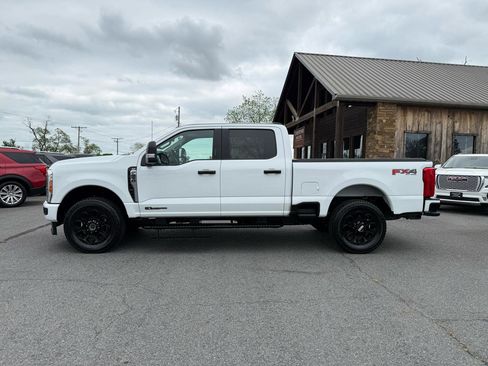 Used 2024 Ford F250 XLT w/ FX4 Off-Road Package AWD/4WD image 3