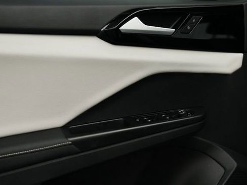 Used 2025 Volkswagen Taos S image 21