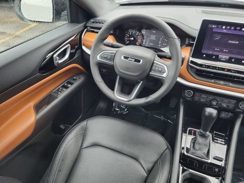 Certified 2025 Jeep Compass Limited AWD/4WD image 15