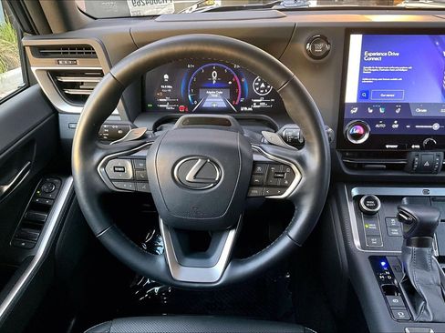 Used 2024 Lexus GX 550 w/ Cold Area Package image 5