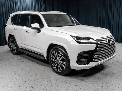 Used 2026 Lexus LX 600 4WD w/ Accessory Package (2T) image 3