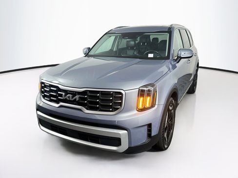 Used 2025 Kia Telluride S FWD image 3