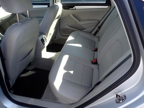 Used 2013 Volkswagen Passat TDI SE image 10