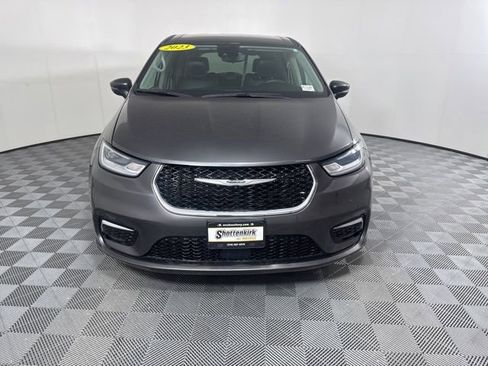 Used 2023 Chrysler Pacifica Touring-L image 8