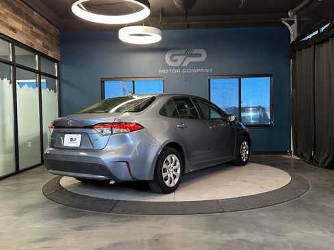 Used 2020 Toyota Corolla LE image 3