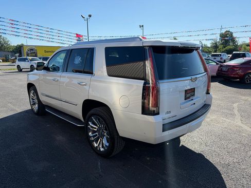 Used 2017 Cadillac Escalade Luxury w/ LPO, Radiant Package AWD/4WD image 7