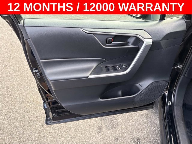 Used 2019 Toyota RAV4 LE FWD image 13