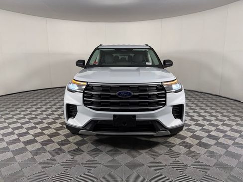 Used 2025 Ford Explorer Active RWD image 4