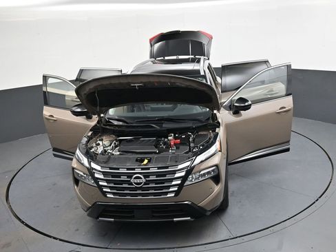 Used 2024 Nissan Rogue Platinum image 41