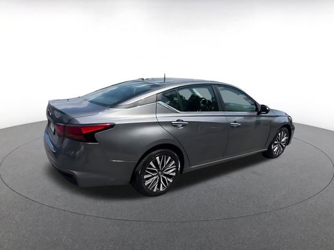 Used 2025 Nissan Altima 2.5 SV FWD image 15