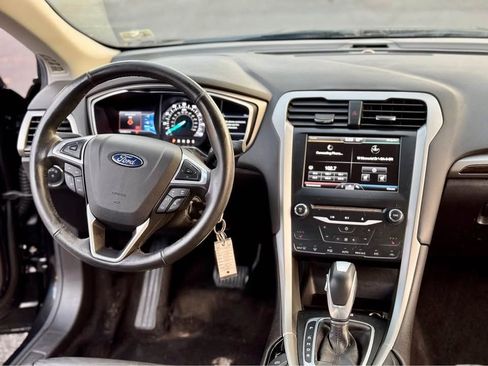 Used 2014 Ford Fusion SE w/ Equipment Group 202A image 10