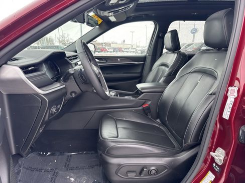 Certified 2024 Jeep Grand Cherokee L Limited w/ Luxury Tech Group II image 4