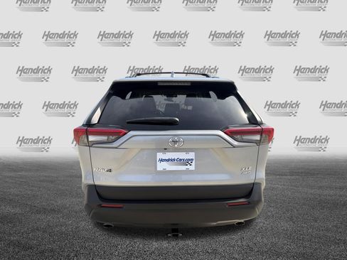 Used 2021 Toyota RAV4 XLE Premium image 9