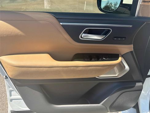 Certified 2025 INFINITI QX80 Sensory image 10