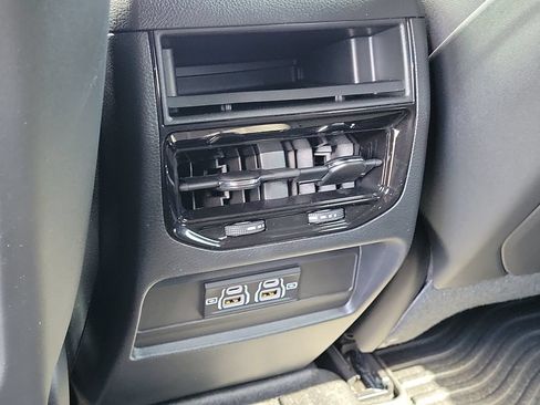 Used 2025 Jeep Grand Cherokee Laredo RWD image 16