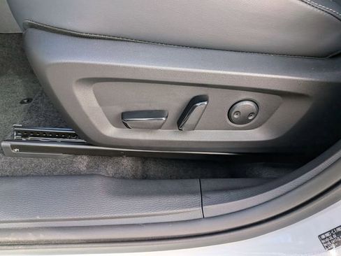 New 2026 Mitsubishi Outlander SE image 14