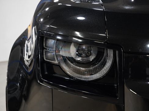 Used 2023 Land Rover Defender 110 X-Dynamic SE AWD/4WD image 18