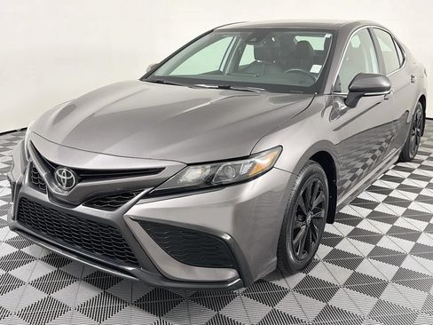 Used 2023 Toyota Camry SE FWD image 5