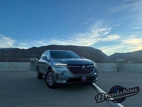 Used 2024 Buick Enclave Premium image 2