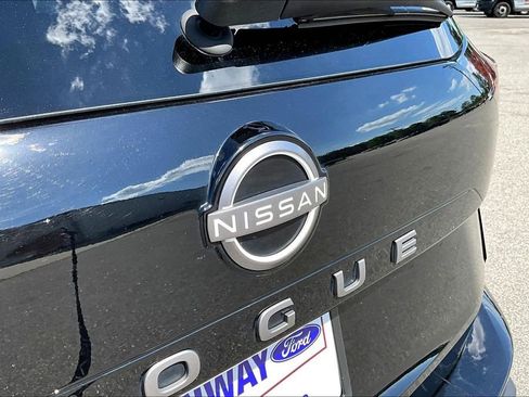 Used 2025 Nissan Rogue SV FWD image 26