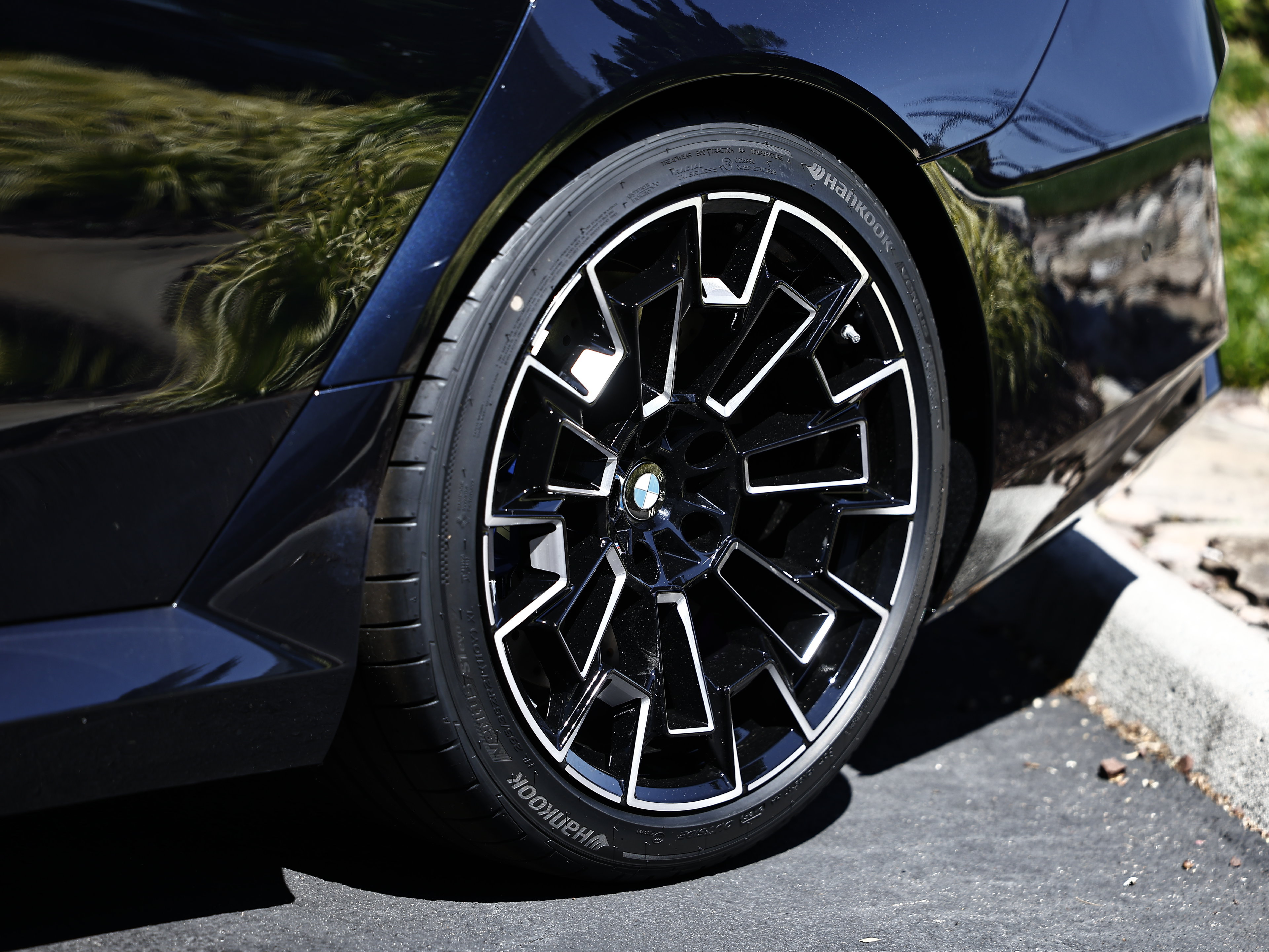 New 2027 BMW M5 w/ Executive Package AWD/4WD image 12