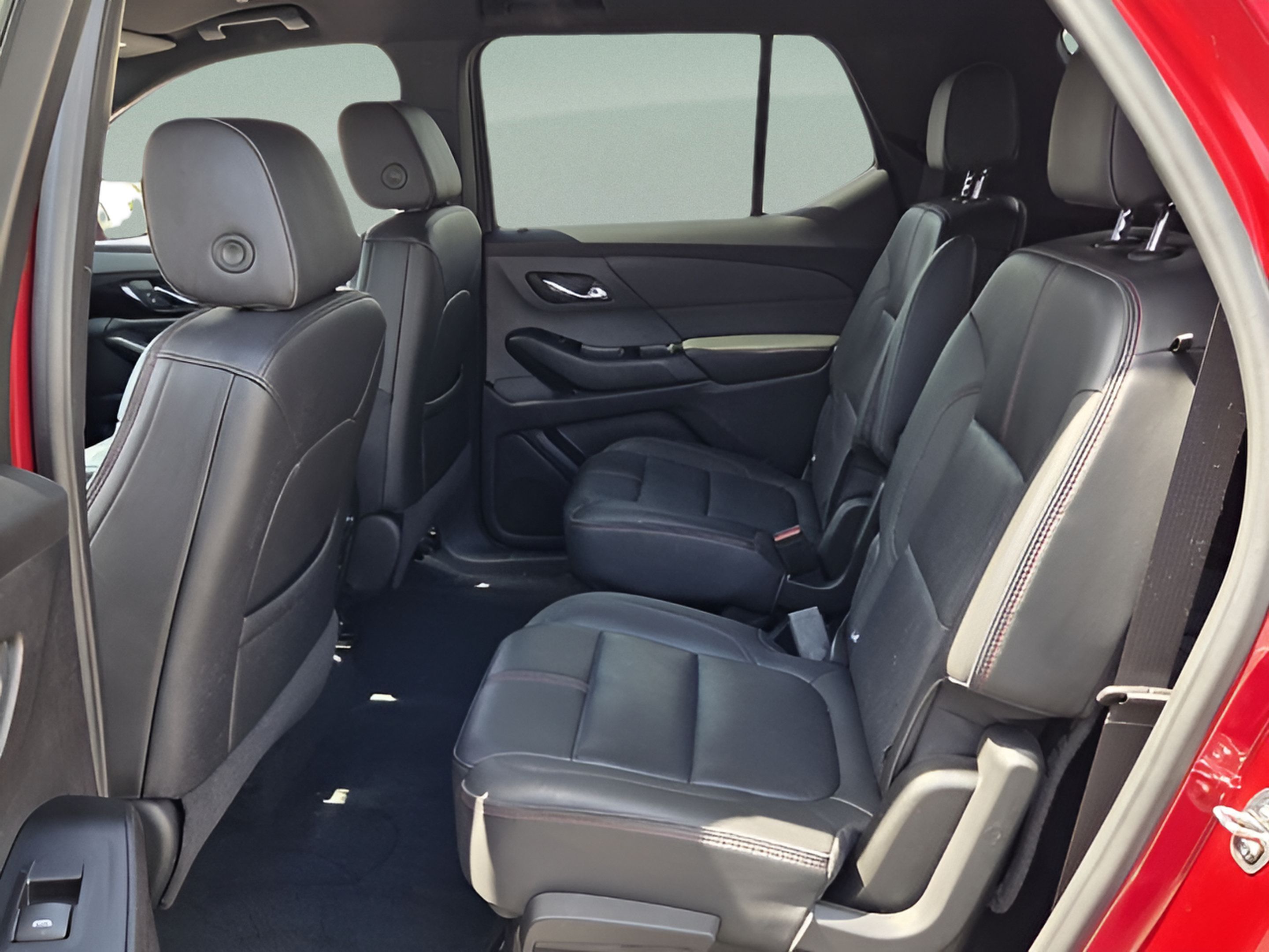 Used 2023 Chevrolet Traverse RS FWD image 10