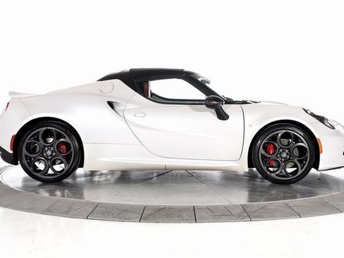 Used 2019 Alfa Romeo 4C Spider RWD image 9