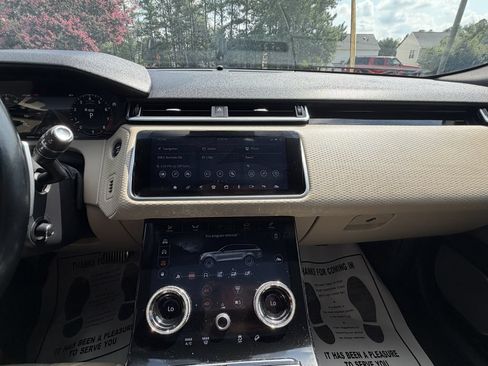 Used 2018 Land Rover Range Rover Velar R-Dynamic SE AWD/4WD image 14