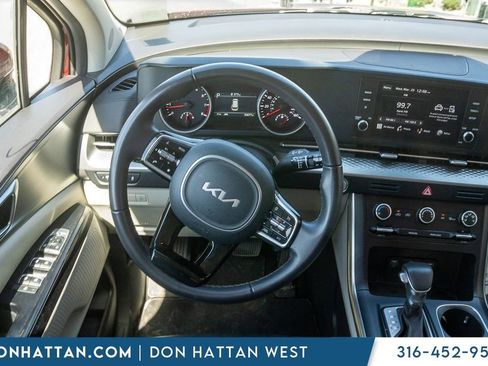 Used 2024 Kia Carnival LX image 5