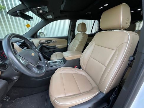Used 2023 Chevrolet Traverse Premier FWD image 23