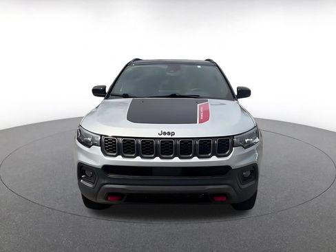 Used 2025 Jeep Compass Trailhawk AWD/4WD image 4