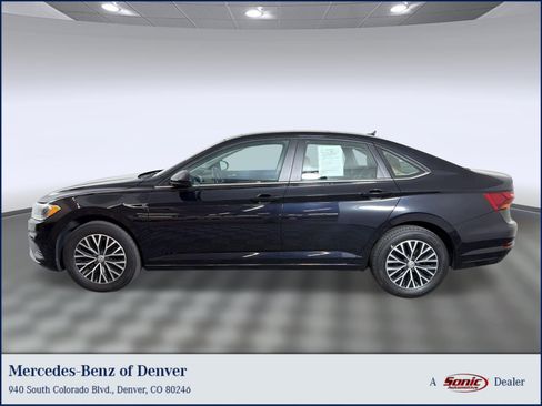 Used 2019 Volkswagen Jetta SEL w/ Cold Weather Package FWD image 1