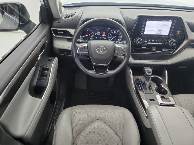 Used 2021 Toyota Highlander Limited FWD image 18