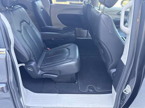 Used 2022 Chrysler Pacifica Touring-L FWD image 52