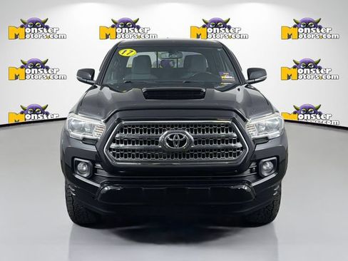 Used 2017 Toyota Tacoma TRD Off-Road AWD/4WD image 2