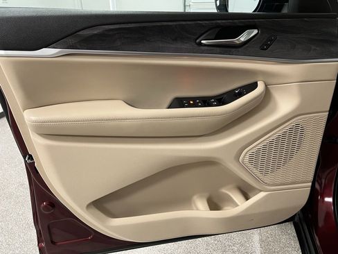 Used 2024 Jeep Grand Cherokee Limited image 22