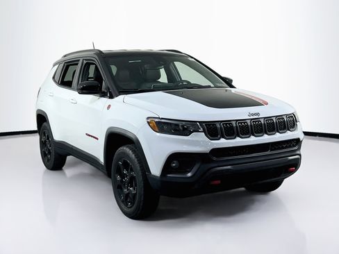 Used 2023 Jeep Compass Trailhawk AWD/4WD image 3