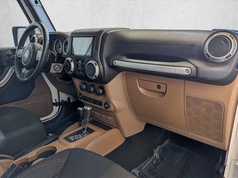 Used 2017 Jeep Wrangler Unlimited Sahara w/ Connectivity Group image 19