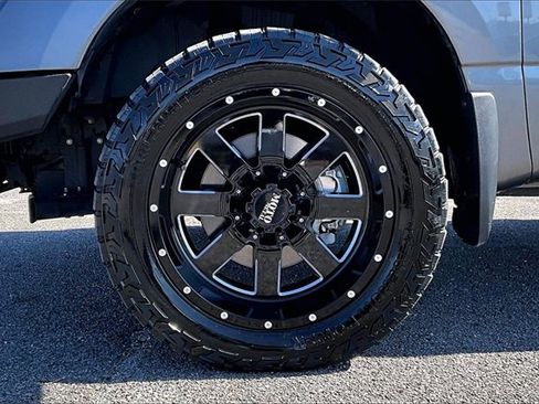 Used 2024 Nissan Titan SV w/ SV Convenience Package image 29