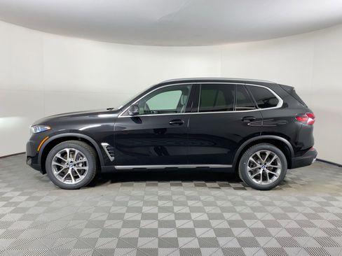 Used 2026 BMW X5 xDrive40i w/ Climate Comfort Package image 2
