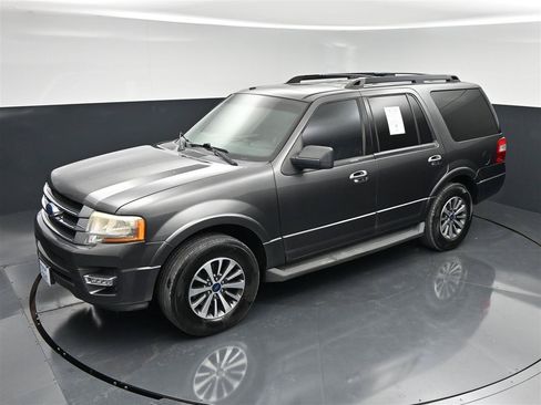 Used 2016 Ford Expedition XLT w/ Equipment Group 202A RWD image 19