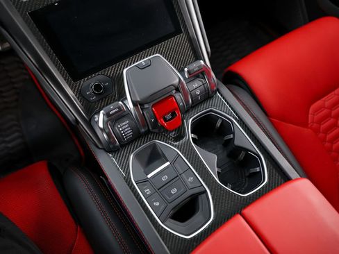 Used 2022 Lamborghini Urus image 27
