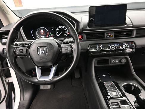 Used 2023 Honda Pilot Touring image 16