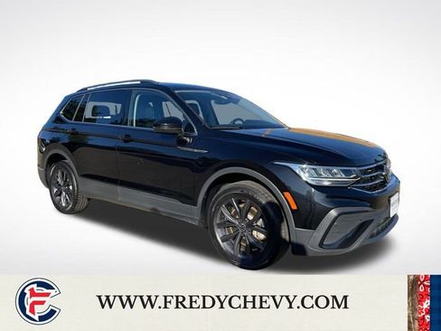 Used 2024 Volkswagen Tiguan SE AWD/4WD image 8
