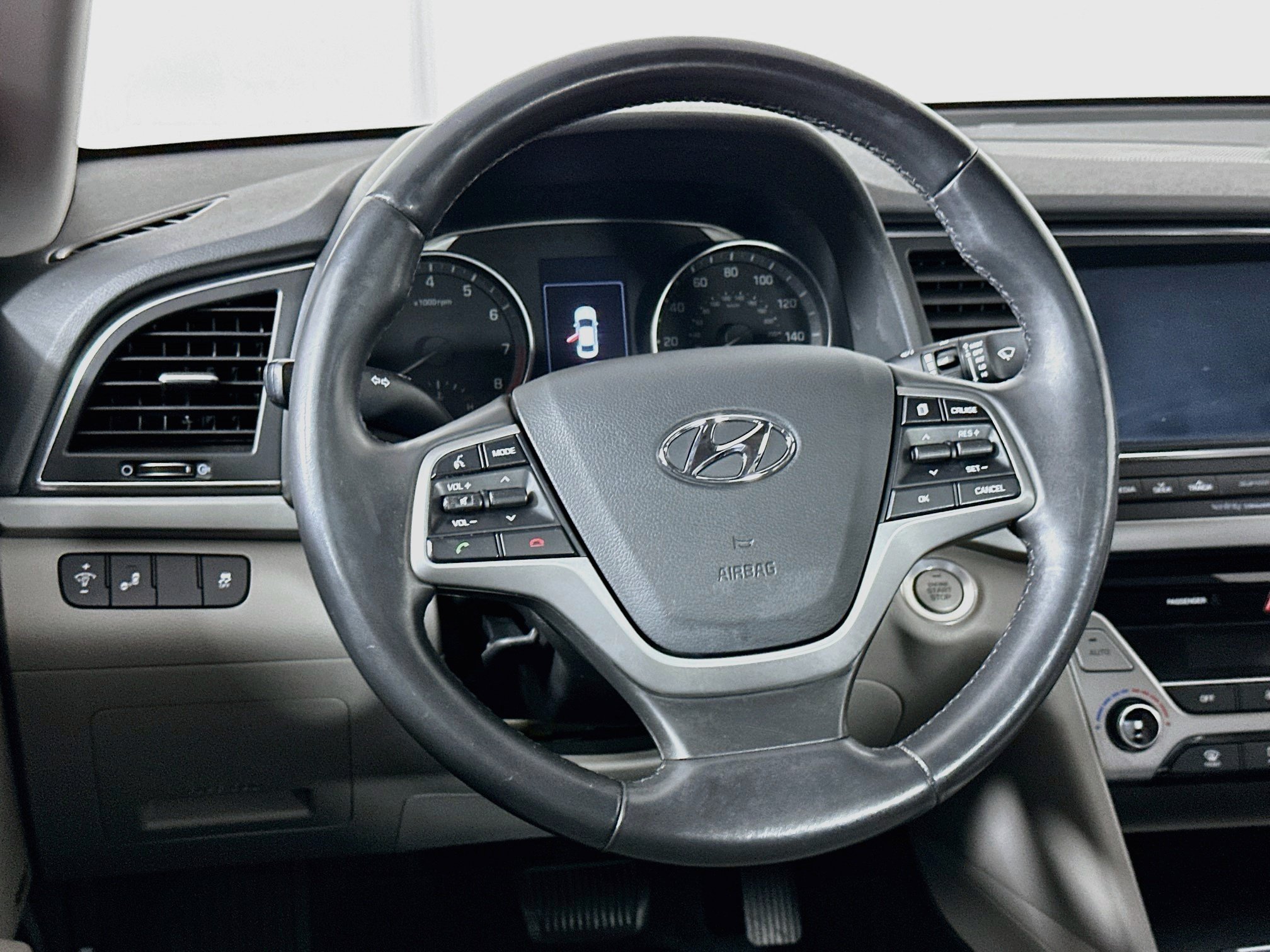 Used 2017 Hyundai Elantra Limited w/ Limited Tech Package 04 FWD image 18